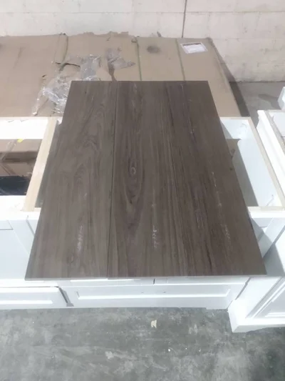 Example lot listing for a pallet of 571 tiles